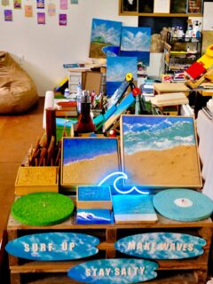 🌊 Everything comes in waves 🌊
케빈의 새로운 서핑 아트 컬렉션을 소개합니다!
바다의 무한한 에너지와 서핑의 자유로운 정신을 캔버스에 담았습니다. 푸른 파도 속에서 춤추는 서퍼들, 영혼을 일깨우는 메시지가 새겨진 서프보드들, 그리고 바다의 역동적인 움직임을 표현한 작품들이 여러분을 기다리고 있어요.

🏄‍♂️ SURF UP | MAKE WAVES | STAY SALTY 🏄‍♀️
모든 것은 파도처럼 찾아오고 지나갑니다.
그 순간을 놓치지 말고, 파도를 타세요!

#서핑아트 #바다그림 #파도 #서프보드아트 #오션아트 #케빈아트 #핸드메이드 #아크릴페인팅 #서핑문화 #바다사랑
————————————
🌊 Everything comes in waves 🌊

Introducing Kevin’s new surf art collection!
Capturing the infinite energy of the ocean and the free spirit of surfing on canvas. Dancing surfers in blue waves, surfboards carved with soul-stirring messages, and artworks expressing the dynamic movement of the sea are waiting for you.

🏄‍♂️ SURF UP | MAKE WAVES | STAY SALTY 🏄‍♀️
Everything comes and goes like waves.
Don’t miss the moment - ride the wave!

#SurfArt #OceanArt #Waves #SurfboardArt #SeaArt #KevinArt #Handmade #AcrylicPainting #SurfCulture #OceanLove #ArtStudio #BeachVibes #SurfLife #WaveArt #CoastalArt